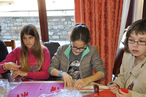 Taller intergeneracional de galetes de Nadal