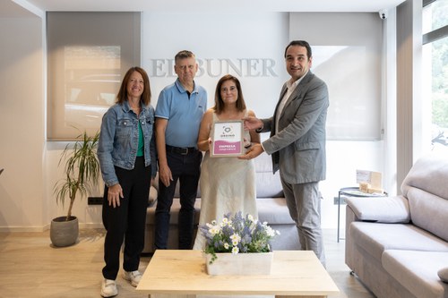 El Comú entrega el segell de Reserva de la Biosfera als apartaments turístics El Buner