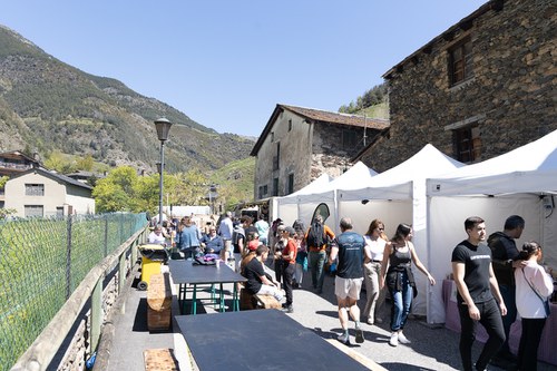 Èxit rotund de la primera fira del Vermut d'Alçada a la Cortinada