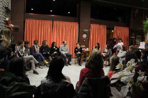 L'Escola de mares i pares es desdobla per la demanda