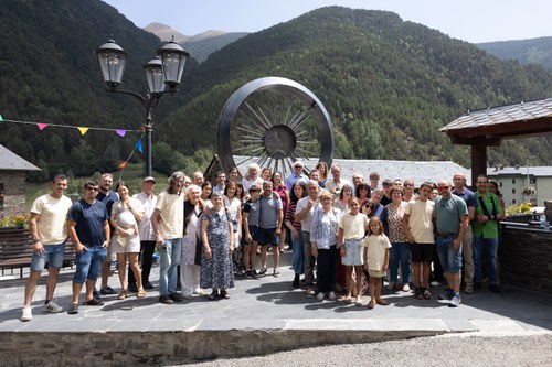 Llorts homenatja Bonaventura Adellach amb una escultura que reivindica el seu llegat