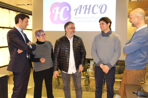 Neix l'Associació d'Hotelers i Comerciants per defensar interessos