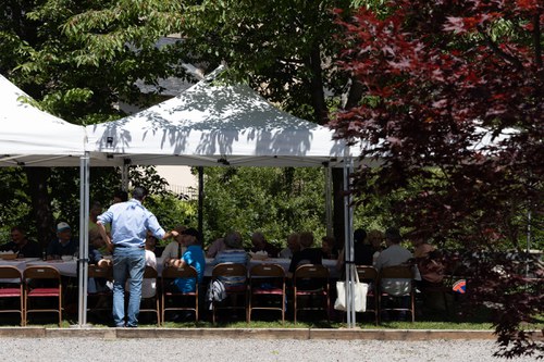 Paella al jardí: un retrobament entranyable amb la gent gran d’Ordino