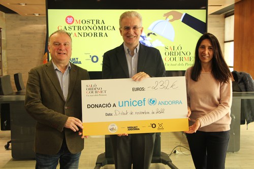 Unicef rep un xec solidari per valor de 232 euros després de l'èxit del saló Ordino Gourmet